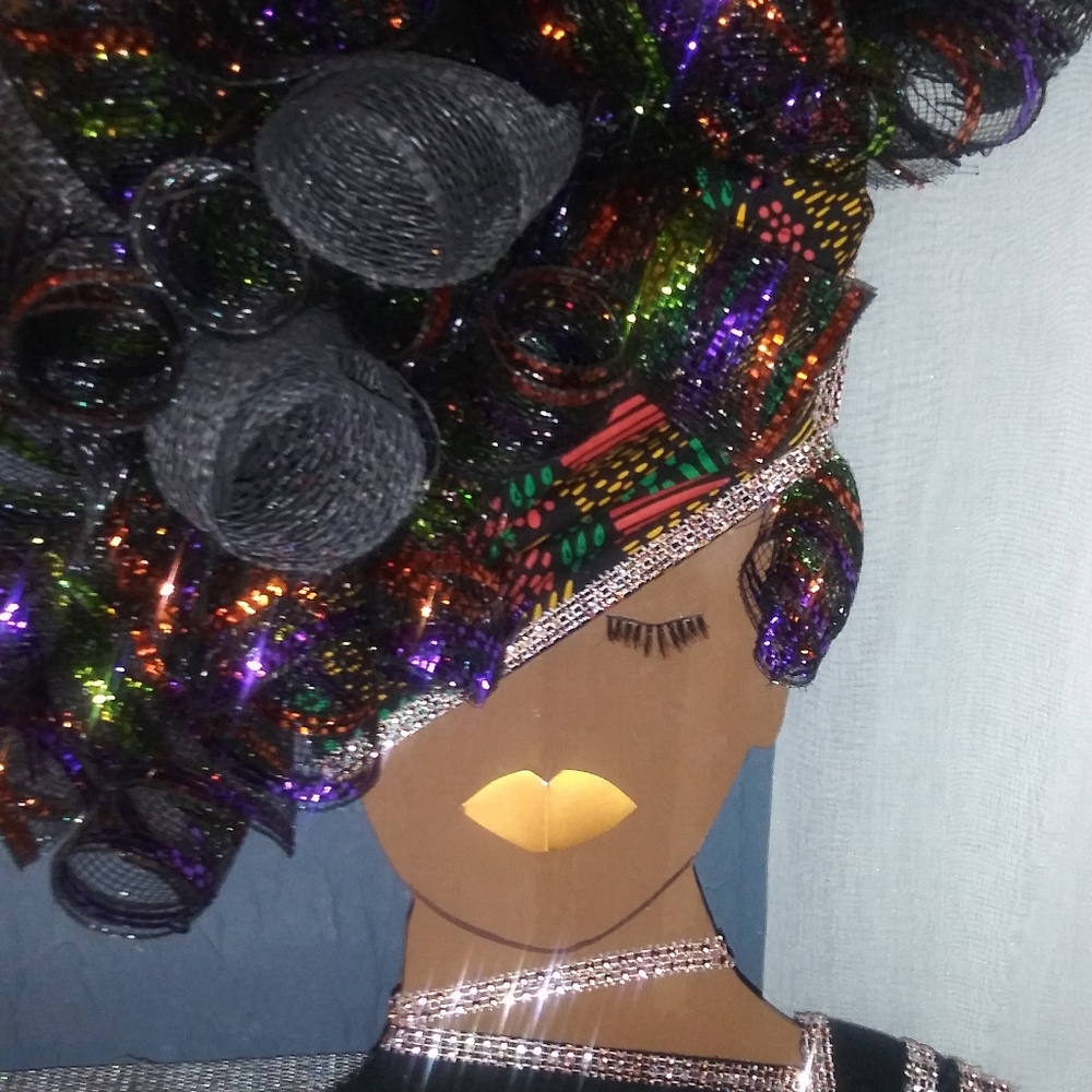 Heritage Diva Wreath wall art